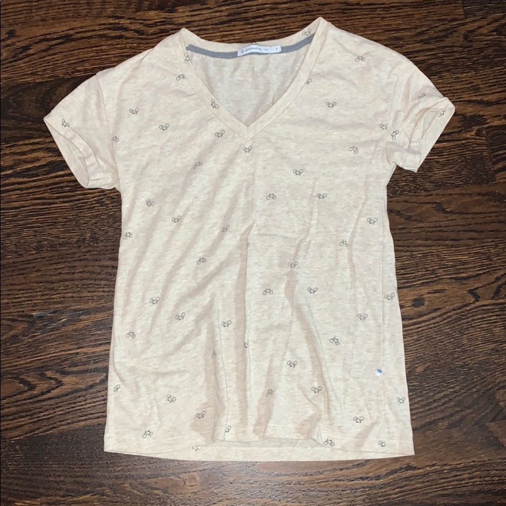 Woman’s v neck w/ bicycles